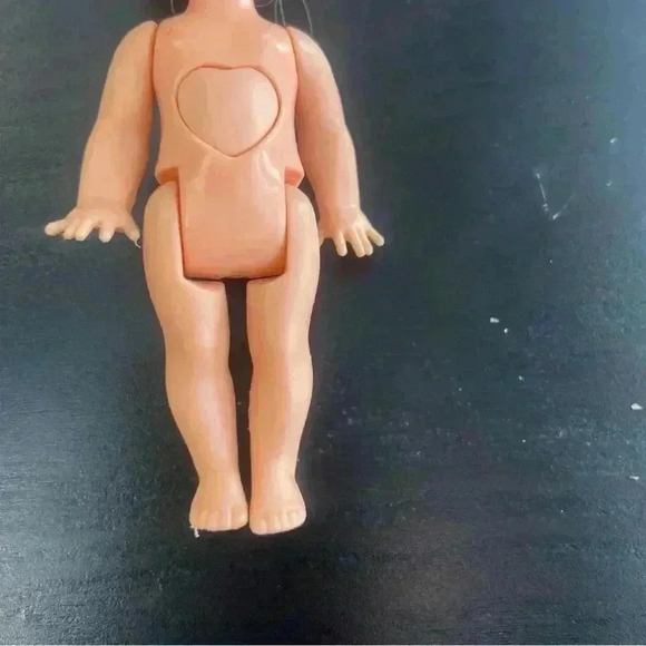 1996 Mattel Blonde Girl Doll Posable Squirts Water - Picture 3 of 6